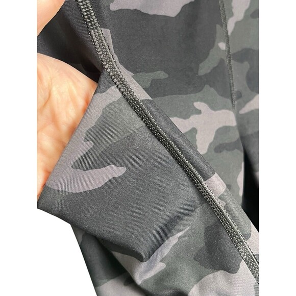 Athleta Ultimate Stash Shorts Black Gray Camo 7” Inseam Size S Women’s - Picture 3 of 7